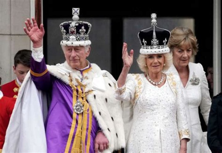 How does the Queen end a letter?