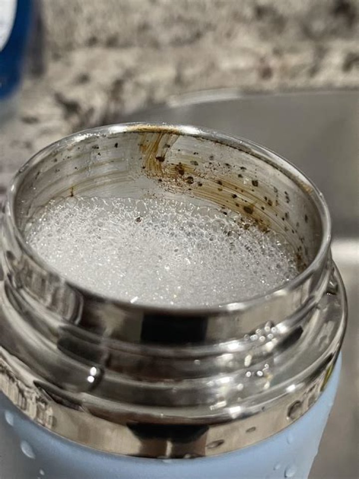 Is it bad to leave knives in water?