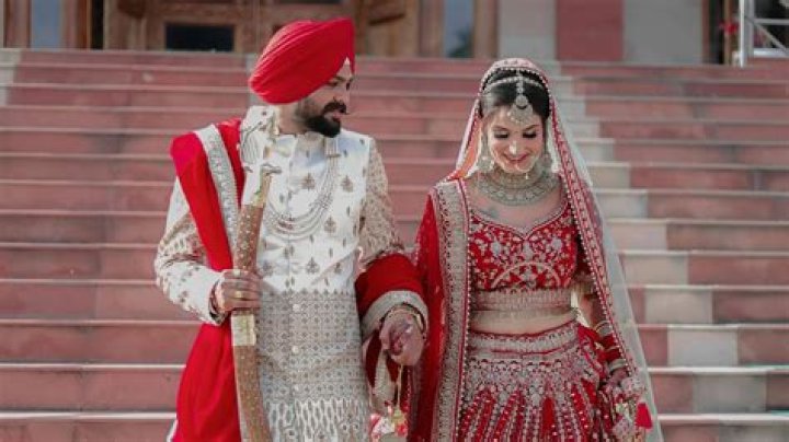 What is the traditional dress of Chandigarh?