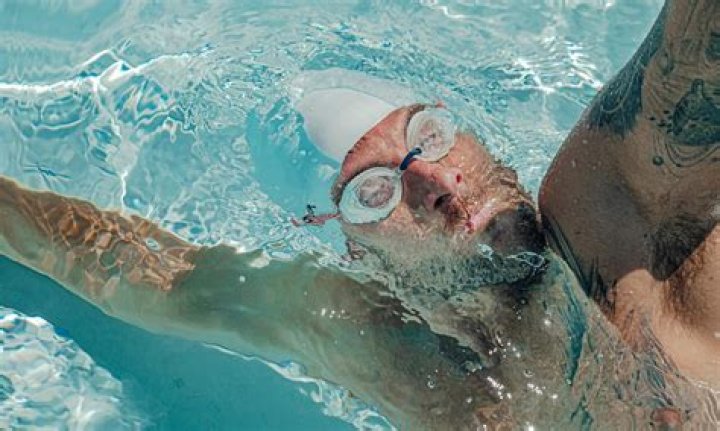 Will swimming strengthen my knees?